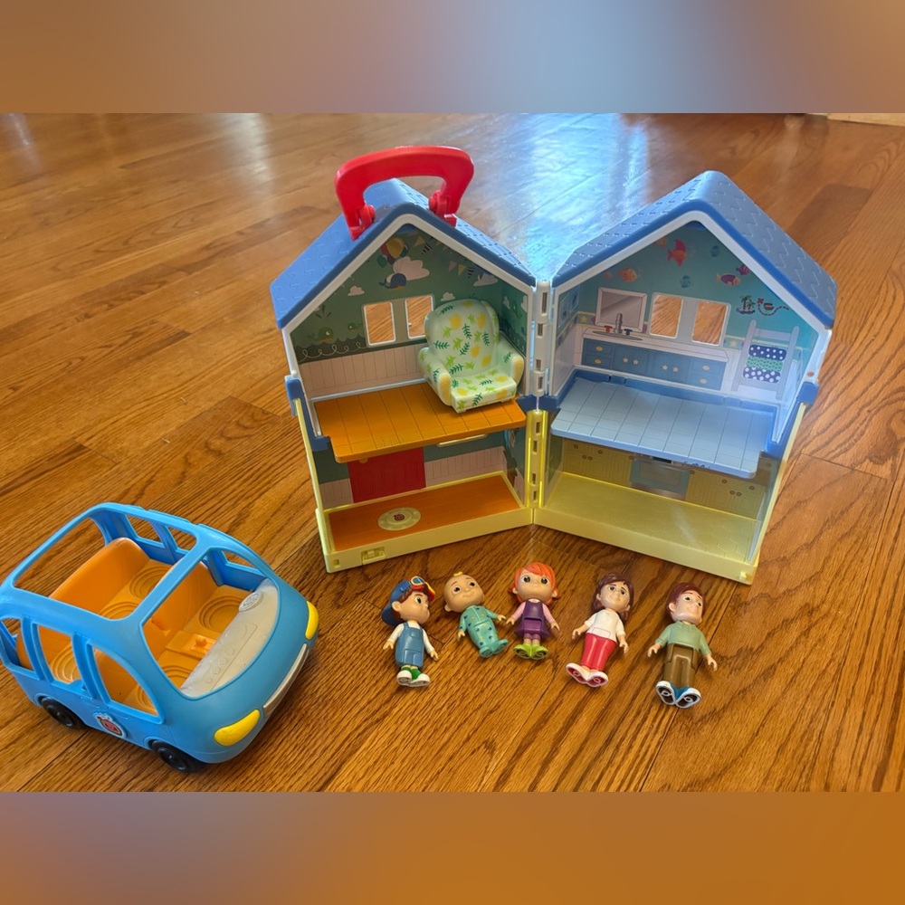 Cocomelon house, family characters, car